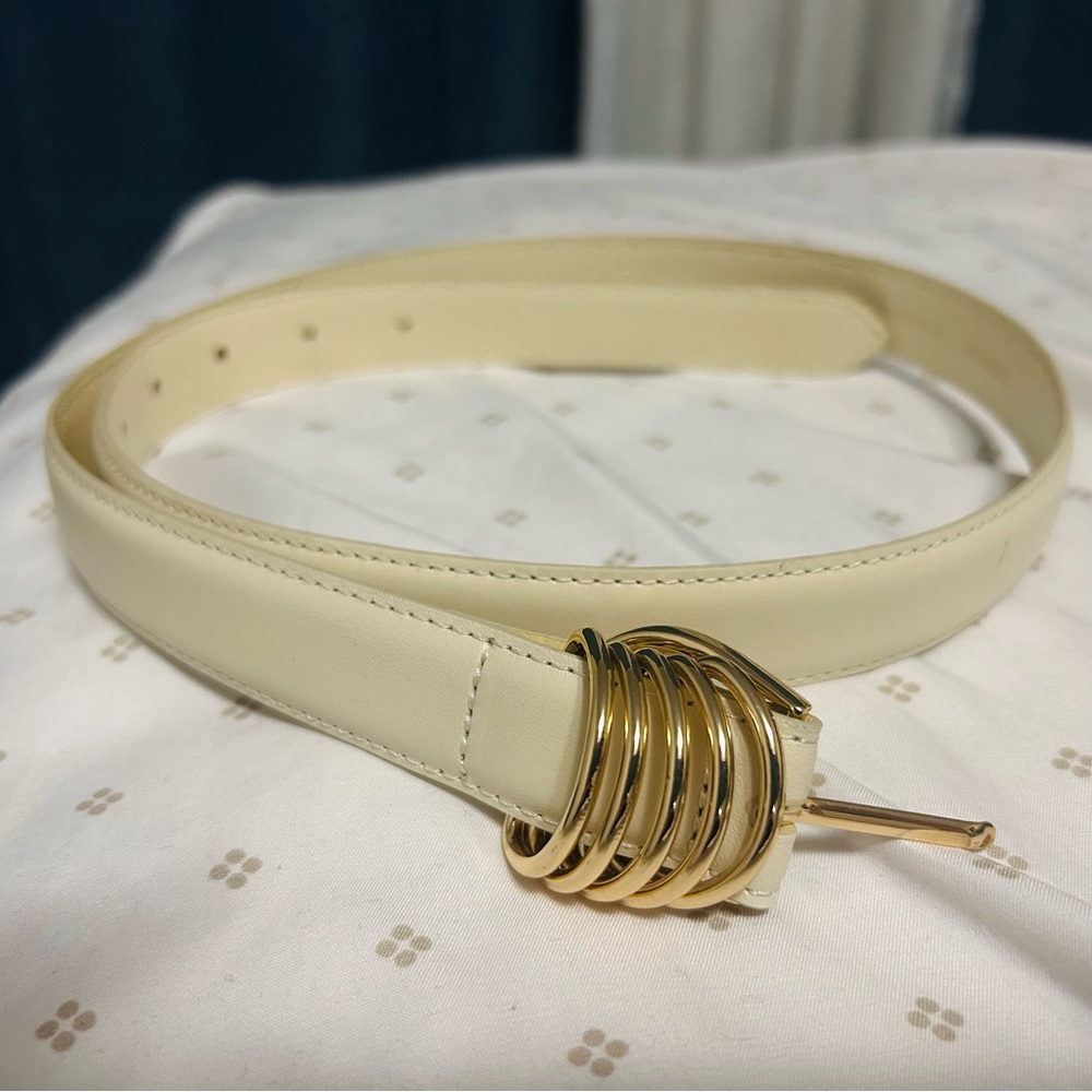 **SOLD** Ann Taylor LOFT real leather belt (cream / off-white) size S